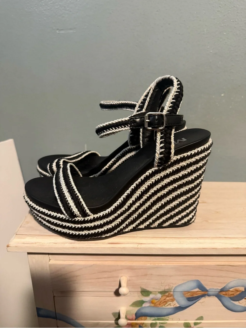 N/A chic black